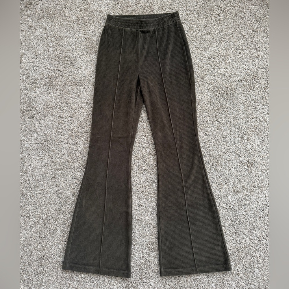 Aerie groove-on rib velour flare pant, olive green, size XS Long
